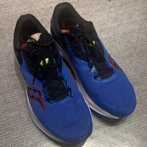 CLEAN Saucony,Axon size 13